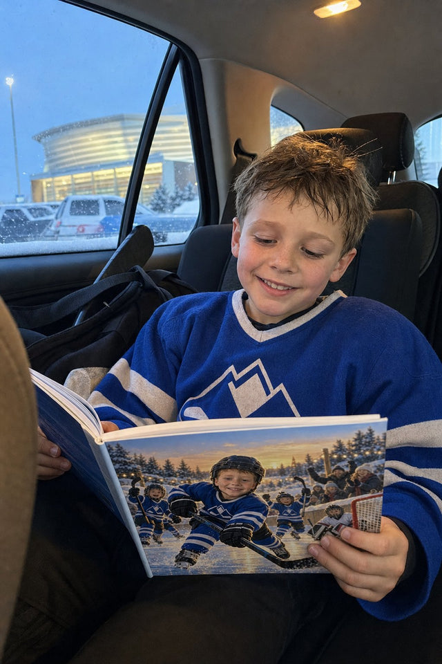 Après la pratique de hockey, un garçon lit son livre dans l'auto